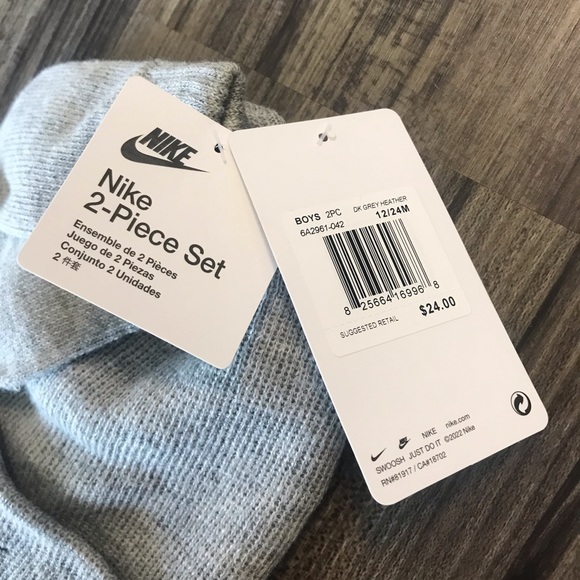 NIKE BABY HAT & MITTENS SIZE 12-24 Months - Picture 2 of 2